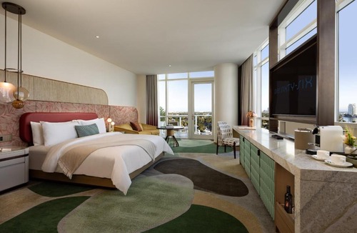 17th Street Causeway Hotel | Pier Sixty-Six