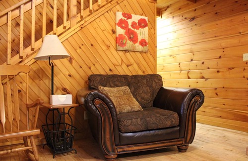 Hico Cabin | Pillow Rock Deluxe Luxury Log cabin in the New River Gorge area