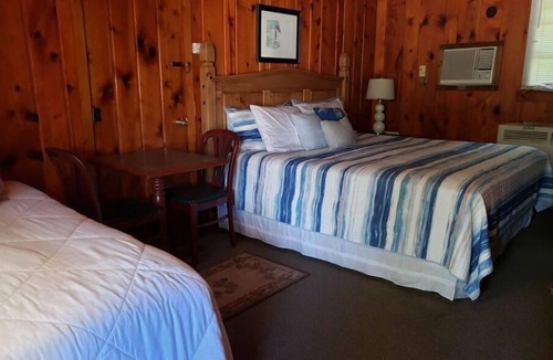Gaylord Hotel | Pine Cone Inn - Room M7 Otsego Lake with beach access & State park