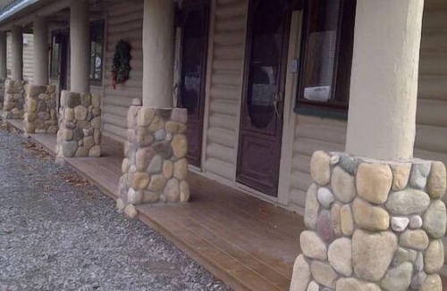 Gaylord Hotel | Pine Cone Inn - Room M7 Otsego Lake with beach access & State park