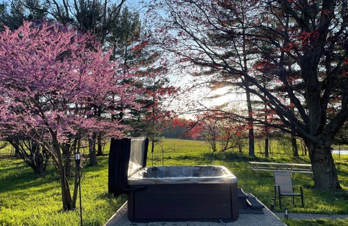 Culver House | Pine Haus: 4-bedroom house in tranquil Culver with cool AC