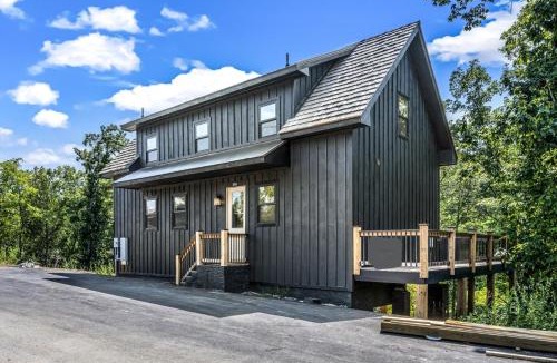 Sevierville House | Pine Ridge Retreat w Hot Tub Grill Games More