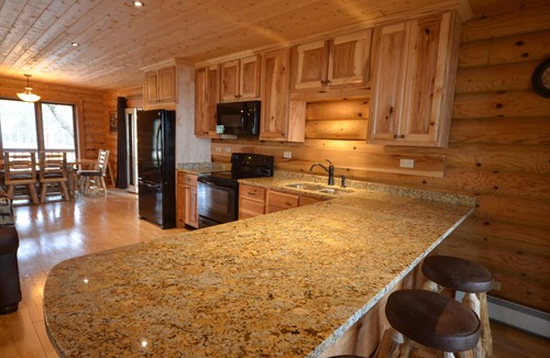 Au Train House | Pinewood Lodge.Under new ownership, put 4326266 in search bar for availability