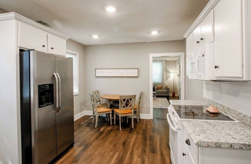 Richmond Hill House | Pink Door Cottage is a storybook cottage close to everything!