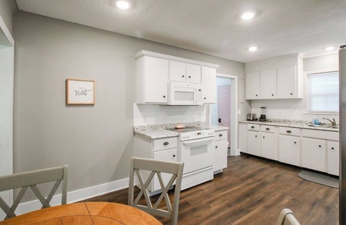 Richmond Hill House | Pink Door Cottage is a storybook cottage close to everything!
