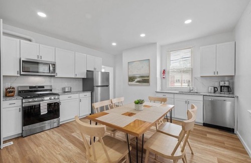 Pittsburgh Apartment | Pittsburgh Spacious & Modern 3BD APT Free Parking