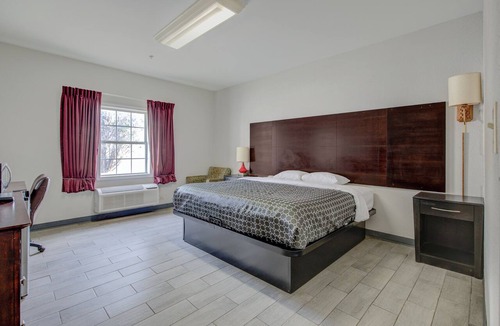 Jackson Hotel | Plantation Inn & Suites Near Locust Grove I 75