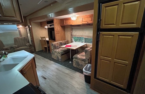 Beulah House | Platte - 37ft RV Camper in the Woods with Fire pit & Hot Tub Access