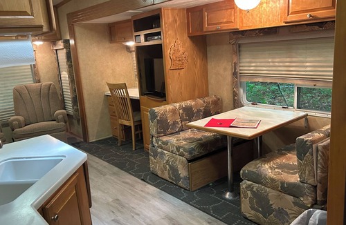 Beulah House | Platte - 37ft RV Camper in the Woods with Fire pit & Hot Tub Access