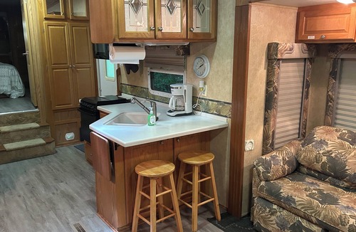 Beulah House | Platte - 37ft RV Camper in the Woods with Fire pit & Hot Tub Access