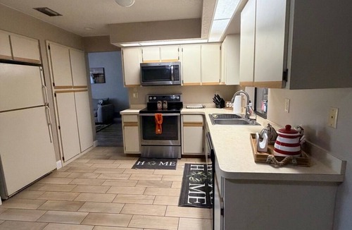 Warm Mineral Springs House | Pleasant 2-bedroom house with AC in North Port