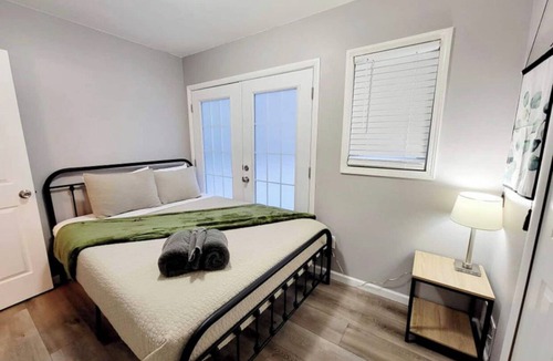 Taylor House | Pleasant 3 BR Home Near ✈︎DTW airport ✈︎*Sleeps 6*