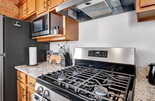 Highlands Apartment | Pleasant duplex with AC in The Highlands, Louisville - WiFi included