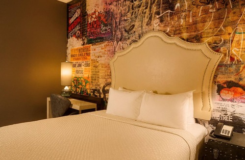 Midtown Hotel | Plush King Bed Stay, Hotel Indigo Atlanta – Unwind Near The Fox