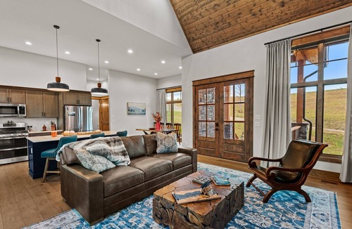 Butler Cabin | Point of View at Eagle Bay - Watauga Lake, hot tub, fireplaces