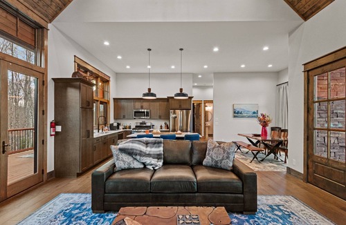 Butler Cabin | Point of View at Eagle Bay - Watauga Lake, hot tub, fireplaces