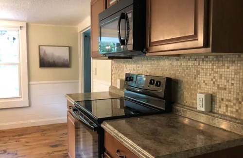 Sevierville Cottage | Pond, creeks, paddleboat and 10 minutes to parkway