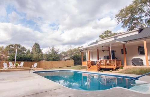 Anderson House | Pool and Hot Tub Oasis with Coastal Vibes Near AU