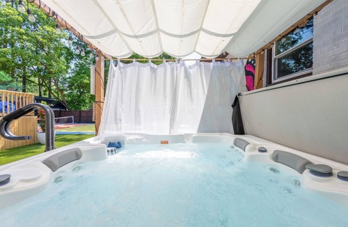 Charlotte House | Pool Oasis w/HotTub/FirePit/Games near Uptown