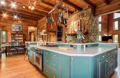 Sevierville House | Pool, Pickleball Court, Game Room | Lake Lodge