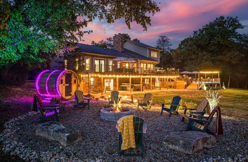 Bardstown House | POOL~SpeakEzy~3mi to Bardstown~GameRM~HotTub~Sauna