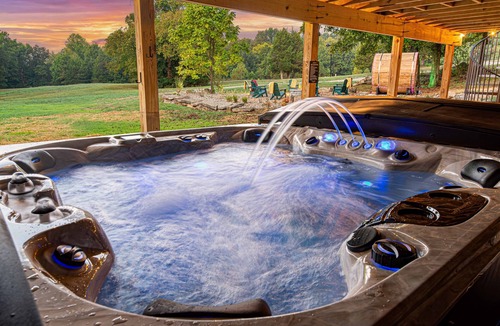 Bardstown House | POOL~SpeakEzy~3mi to Bardstown~GameRM~HotTub~Sauna