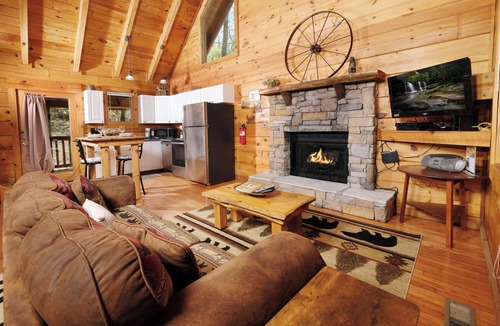 Sevierville Cabin | POOL TABLE, HOT TUB, AND JACUZZI TUB in a CONVENIENT location!