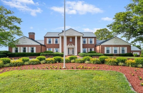 Somerset House | Pool, Tennis Court & Billiards! Oak Hill Property