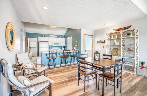 Osage Beach Condo | Poolside Condo With Amazing Lake Views & Design