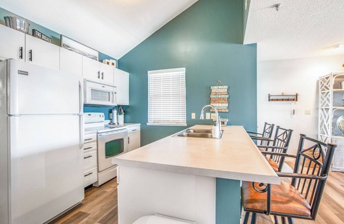 Osage Beach Condo | Poolside Condo With Amazing Lake Views & Design