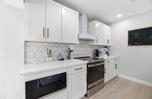 Central Fort Lauderdale House | Poolside Paradise | Near Beach & Downtown