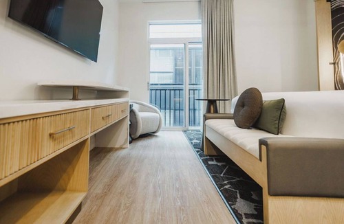 Bloomington Hotel | POSH on Kirkwood A Boutique Hotel