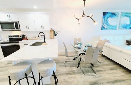 Jupiter Bay Condo | POSHPADZ Villa Del Sol Walk to Jupiter Beach