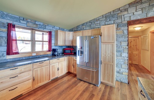 Garden House | Prairie-Style Home on Garden Bay w/Deck + Hot Tub