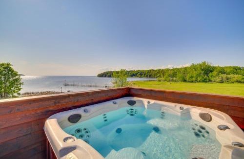 Garden House | Prairie-Style Home on Garden Bay w/Deck + Hot Tub