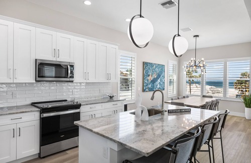 Mid Island House | Pre Summer Get Away. MAY DISCOUNTED! FULL gulf views 220steps to the ocean.
