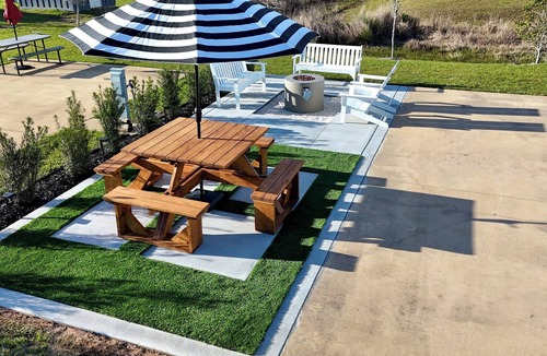 Foley RV Rental | Premium RV Site 73 - Gated, Heated Pool & Near OWA