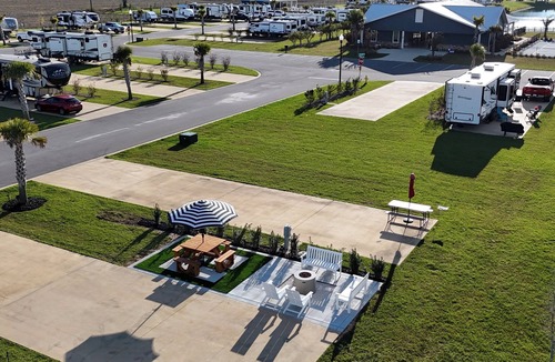 Foley RV Rental | Premium RV Site 73 - Gated, Heated Pool & Near OWA