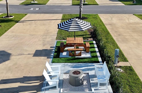 Foley RV Rental | Premium RV Site 73 - Gated, Heated Pool & Near OWA