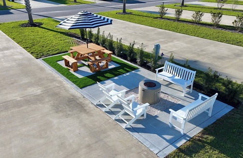 Foley RV Rental | Premium RV Site 81 - Gated, Heated Pool & Near OWA