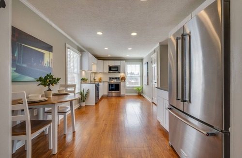 Abingdon House | Premium Suite in Historic District, Walking Distance to Restaurants & Shops!