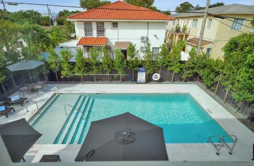 East Little Havana Apartment | Prestige Retreat by Renzzi