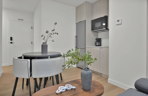 East Little Havana Apartment | Prestige Retreat by Renzzi