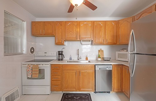 St. Louis House | Pretty *3BDR/2Bath Home* in a Good Area Next to Parks & Close to Downtown!