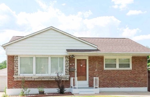 St. Louis House | Pretty *3BDR/2Bath Home* in a Good Area Next to Parks & Close to Downtown!