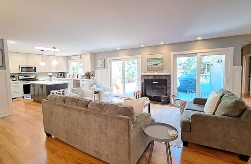 Union Pier House | "Price Improvement" Quiet Neighborhood Heated pool Firepit Hot Tub