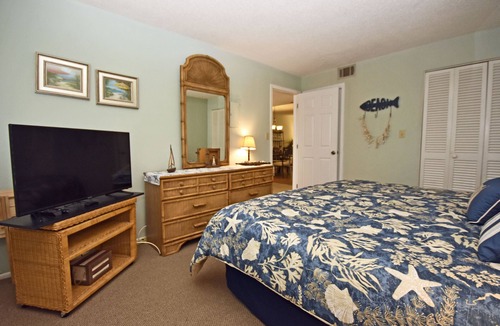 Englewood Condo | Price Reduced! Beach to Bay - only 200 steps to the beach!