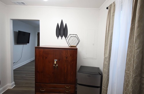 Athens House | Prime Location-2-bedroom house close to Downtown, UGA and the Firefly Trail