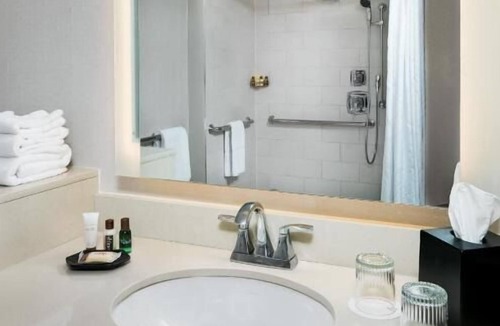 Pinch District House | Prime Location!! 4 Classy Units, Onsite Restaurant, and Bar, Pets Allowed