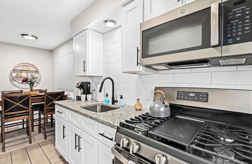 Mount Clemens Apartment | Prime Location! King Bed near Mt. Clemens Downtown